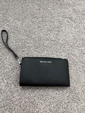 Michael Kors Black Leather Zip Wristlet